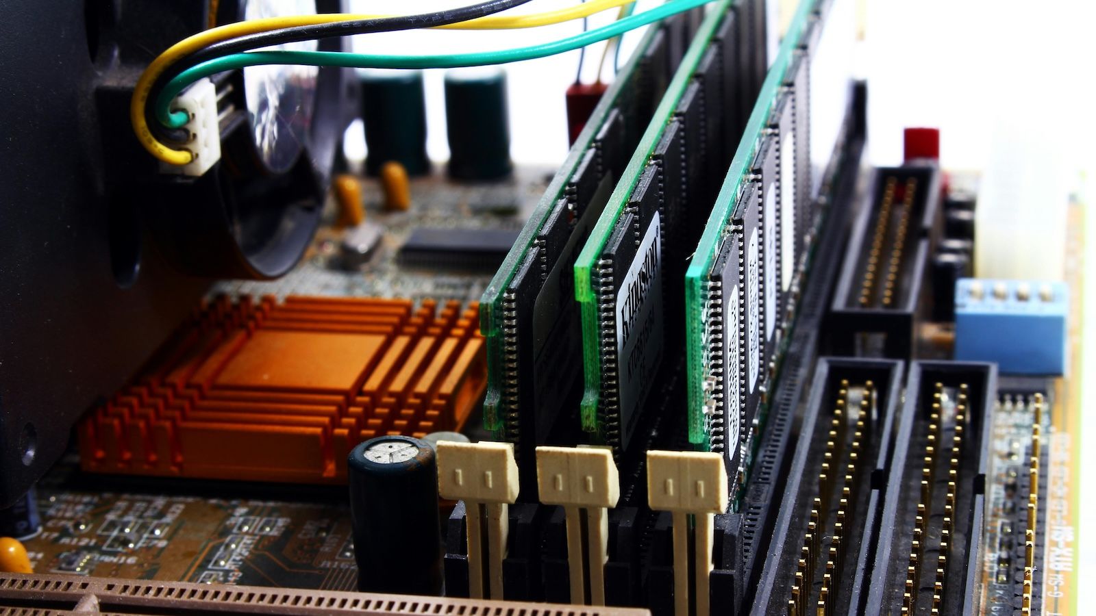 Optimizing Amazon Linux 2023 for tiny EC2 instances: t3.nano, t3a.nano, or t4g.nano Optimizing Amazon Linux 2023 for tiny EC2 instances: t3.nano, t3a.nano, or t4g.nano